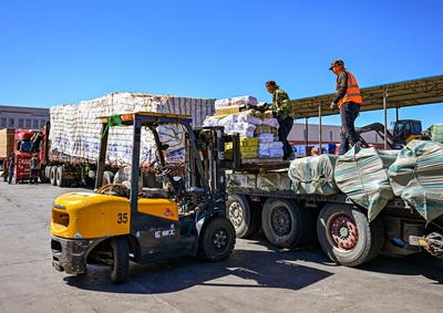 二连浩特口岸 中国对外贸易的活力枢纽